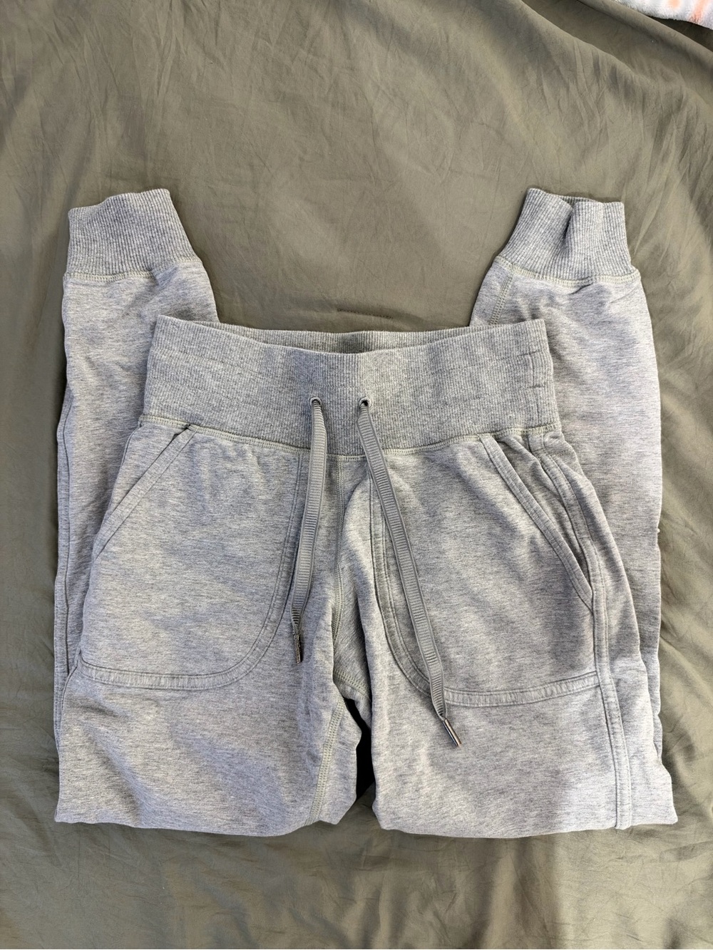 Lululemon Women’s Gray Sweatpants Jogger 25”